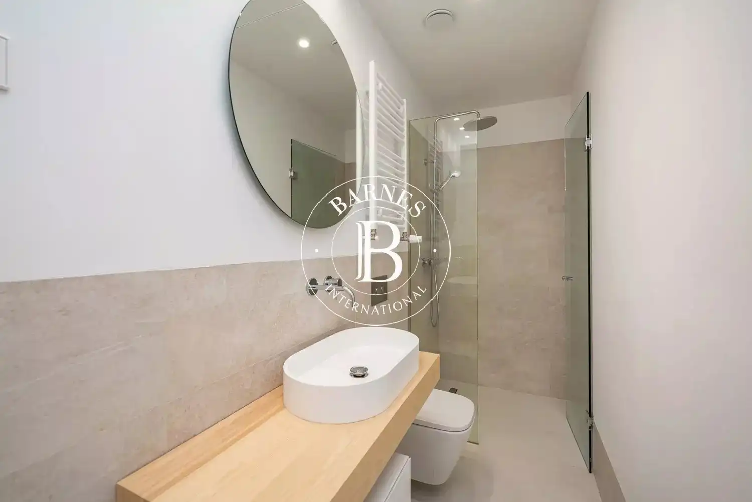 Bathroom of Flat for rent in Madrid  with Air Conditioner, Heating and Storage room