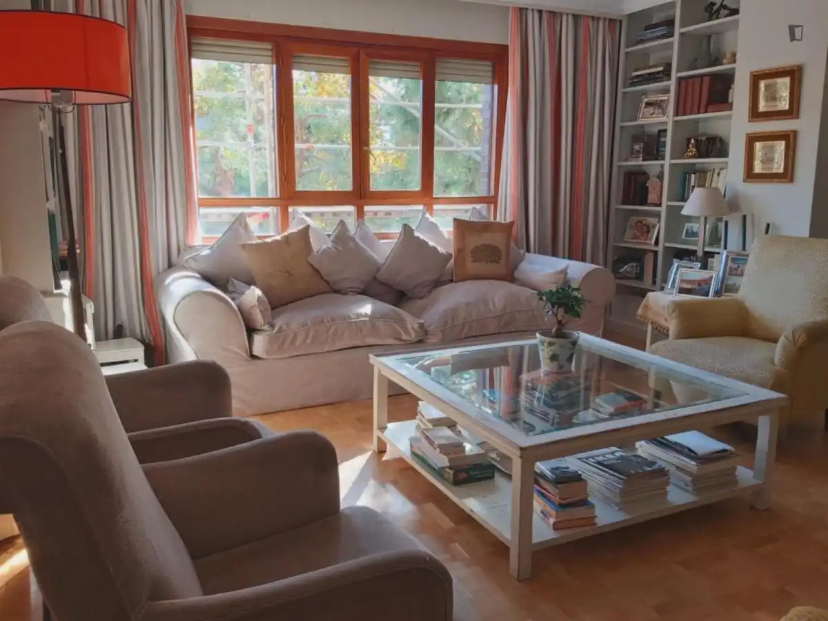 Sala de estar de Apartamento para compartir en Madrid con Aire acondicionado, Calefacción y Amueblado