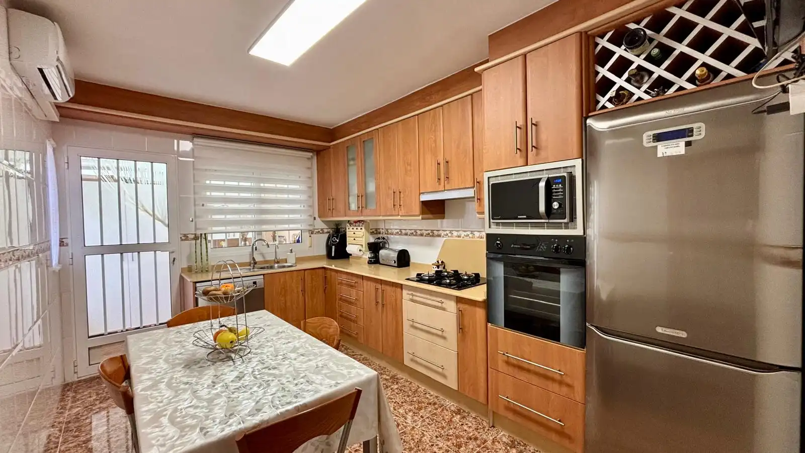 Cocina de Casa adosada en venta en Cartagena con Aire acondicionado, Calefacción y Jardín privado