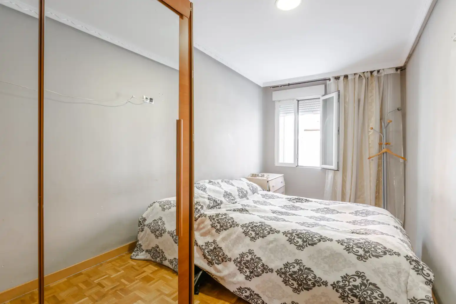 Habitación de Piso en venta en  Pamplona / Iruña con Calefacción y Terraza