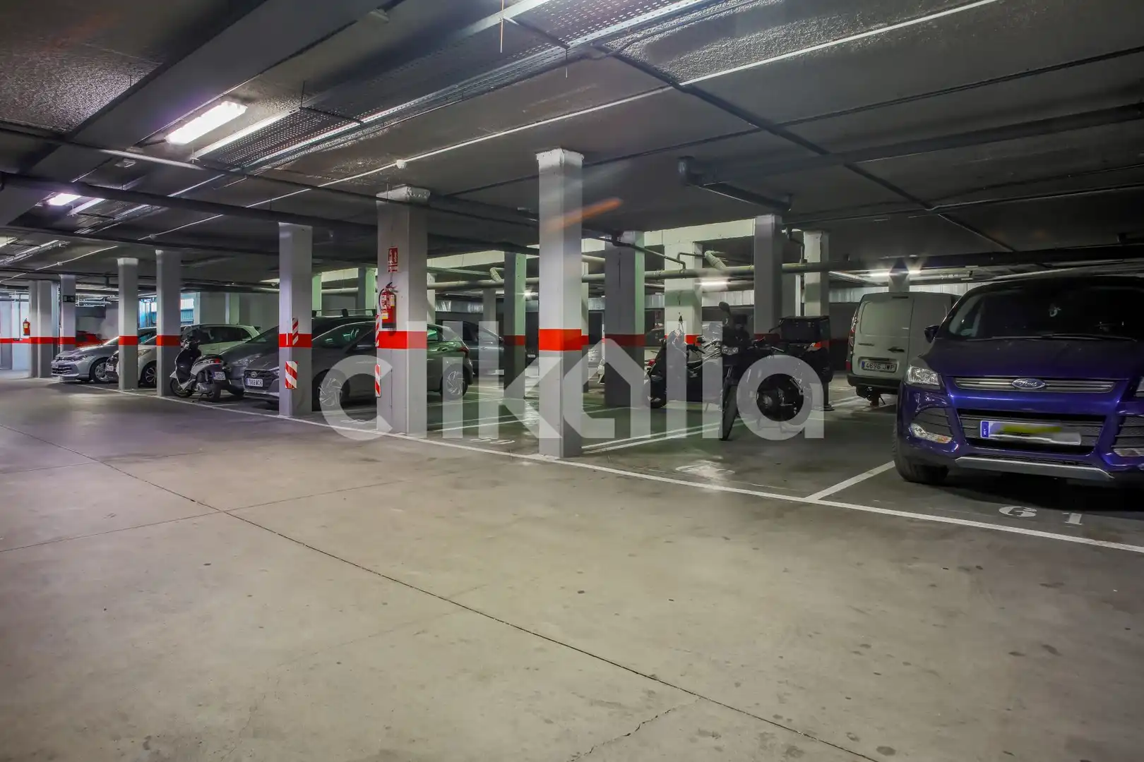 Parking de Piso en venta en Madrid con Calefacción, Trastero y Piscina