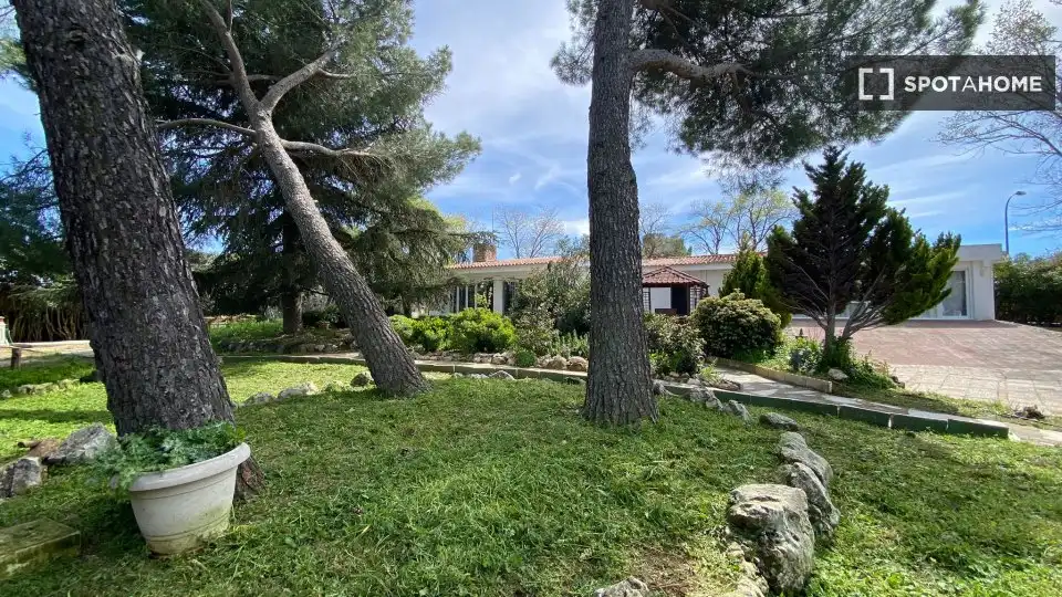Vista exterior de Pis per a compartir en Villar del Olmo amb Aire condicionat, Calefacció i Moblat