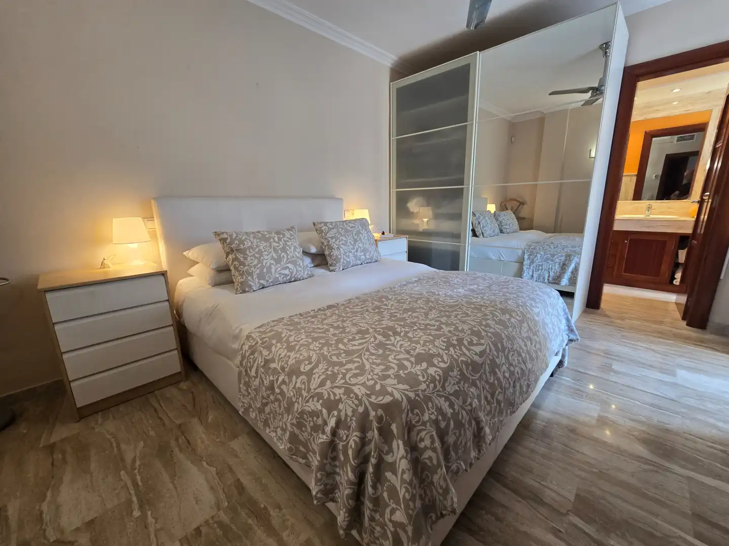 Dormitori de Casa o xalet en venda en Mijas amb Aire condicionat, Calefacció i Jardí privat