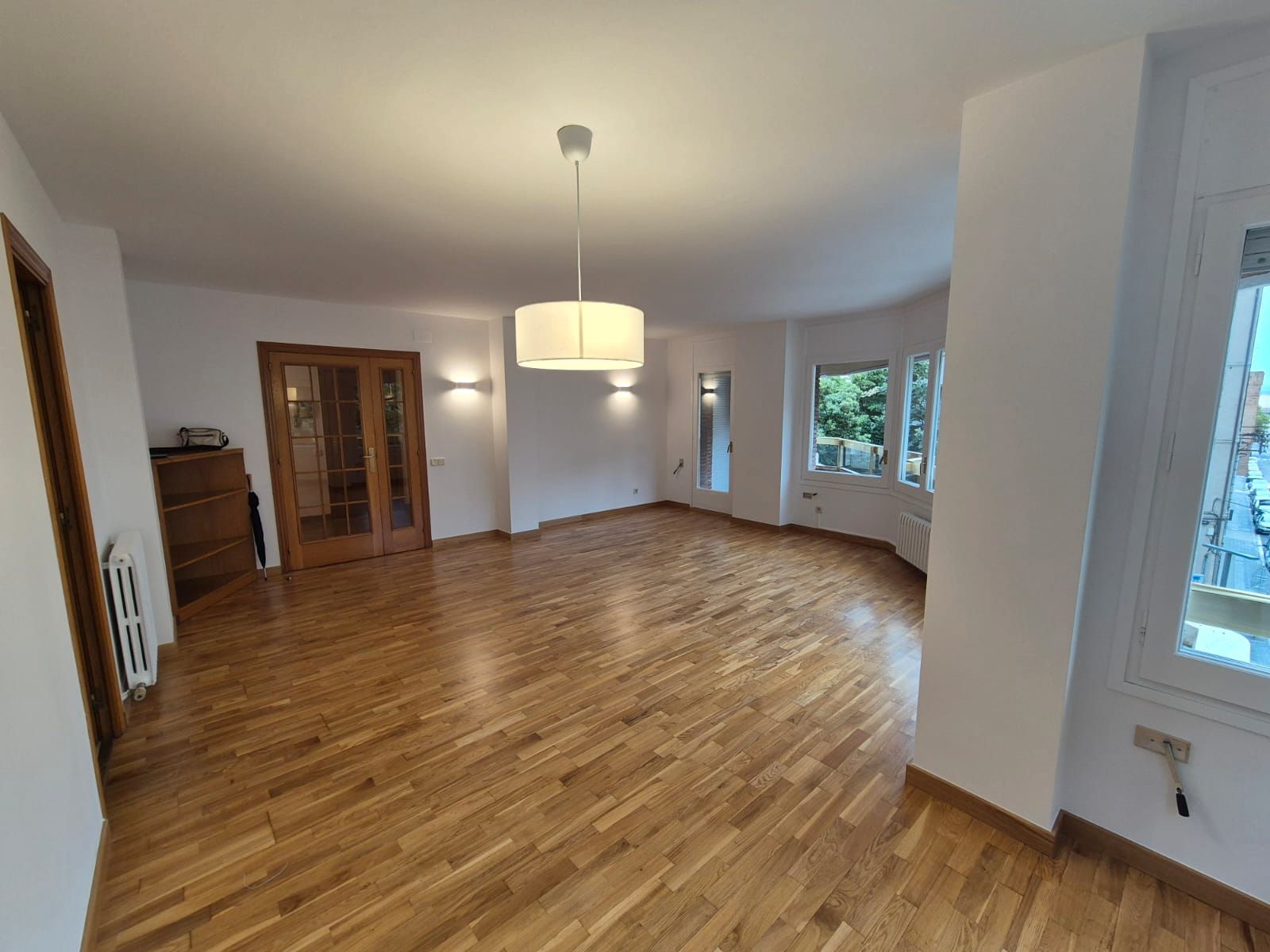 Sala d'estar de Pis de lloguer en Vic amb Calefacció, Parquet i Balcó