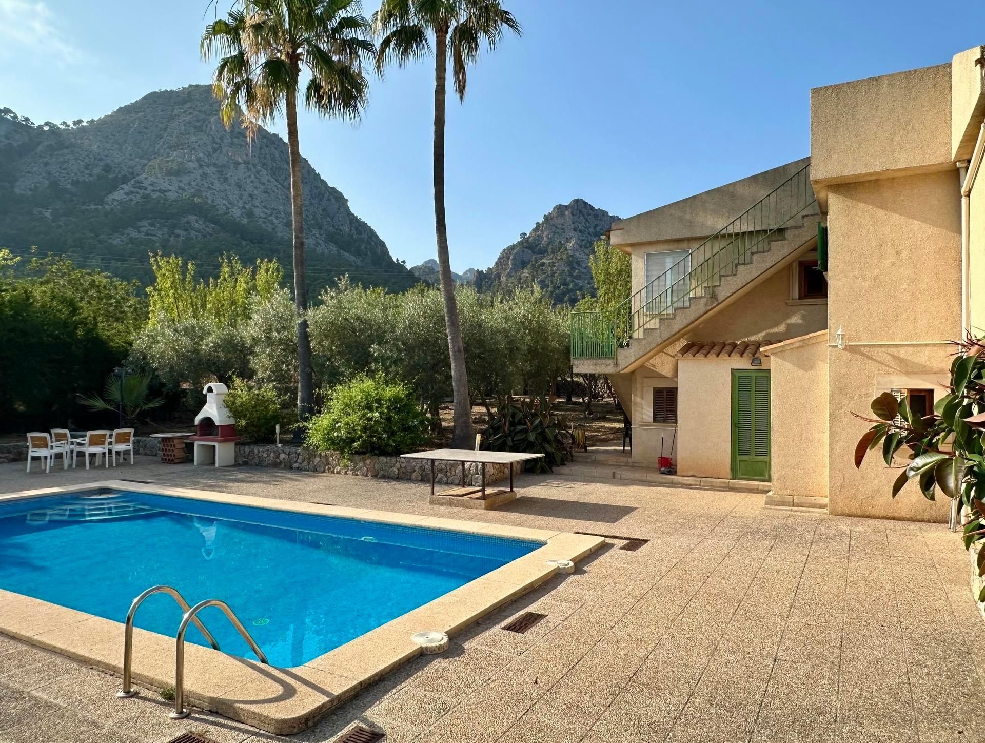 Vista exterior de Finca rústica en venda en Bunyola amb Aire condicionat, Jardí privat i Parquet