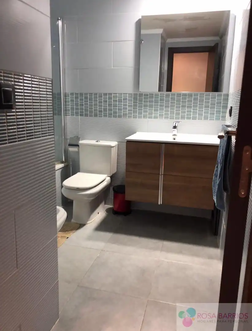 Bathroom of Flat for sale in Marbella  with Terrace and Community pool