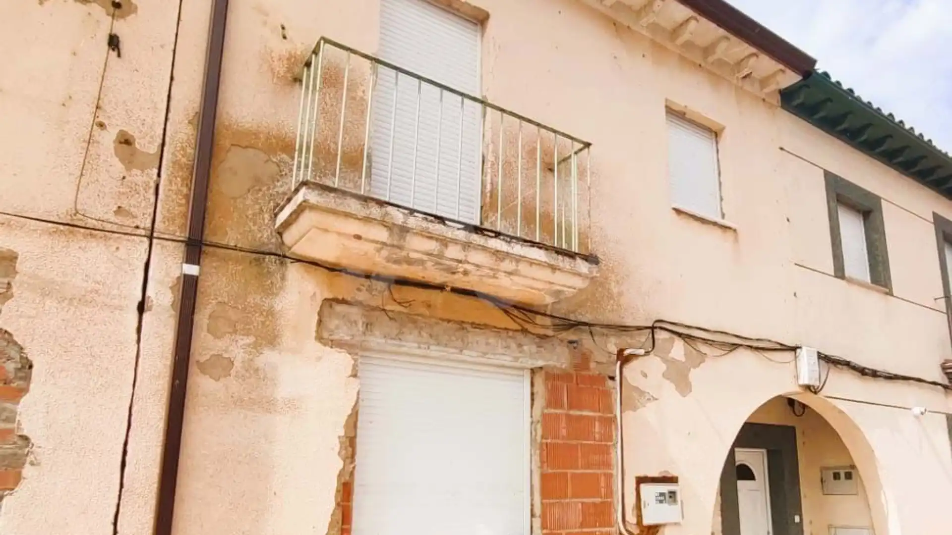 Vista exterior de Casa adosada en venta en Valverde de la Virgen