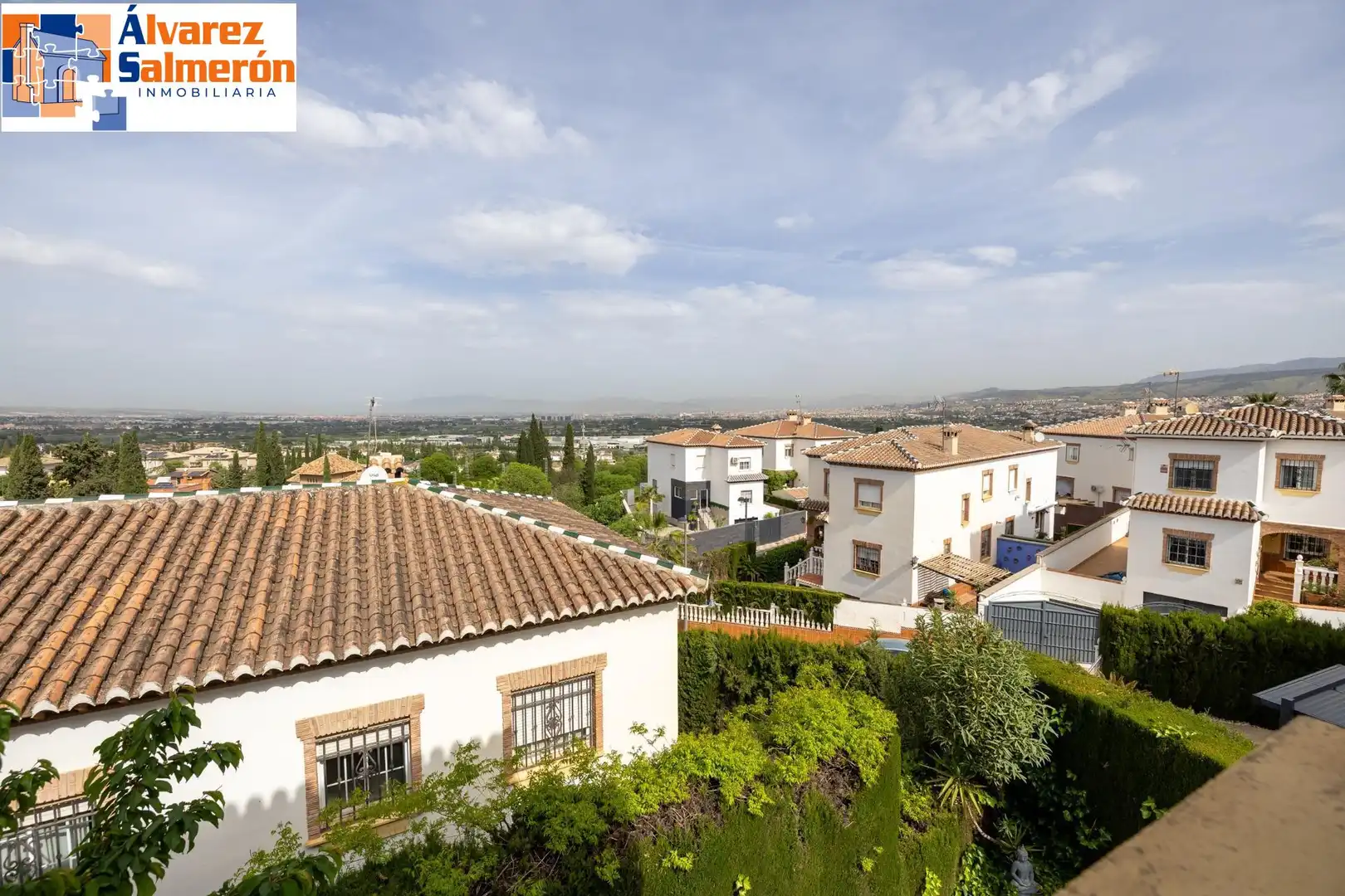 Jardí de Casa adosada en venda en La Zubia amb Terrassa, Traster i Piscina