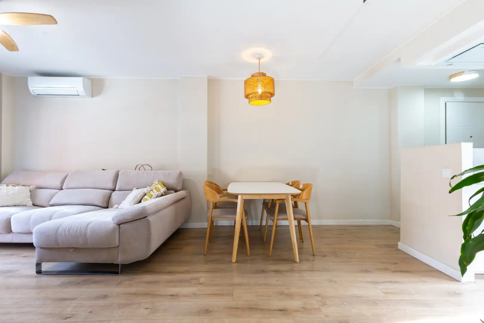 Sala de estar de Ático en venta en Rubí con Aire acondicionado, Calefacción y Terraza