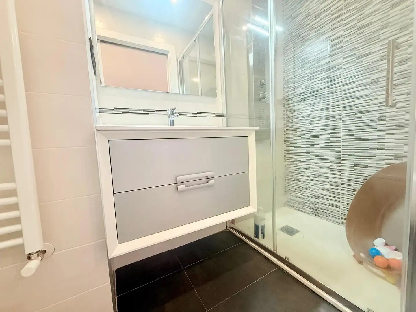 Baño de Piso en venta en Vigo  con Calefacción, Trastero y Amueblado