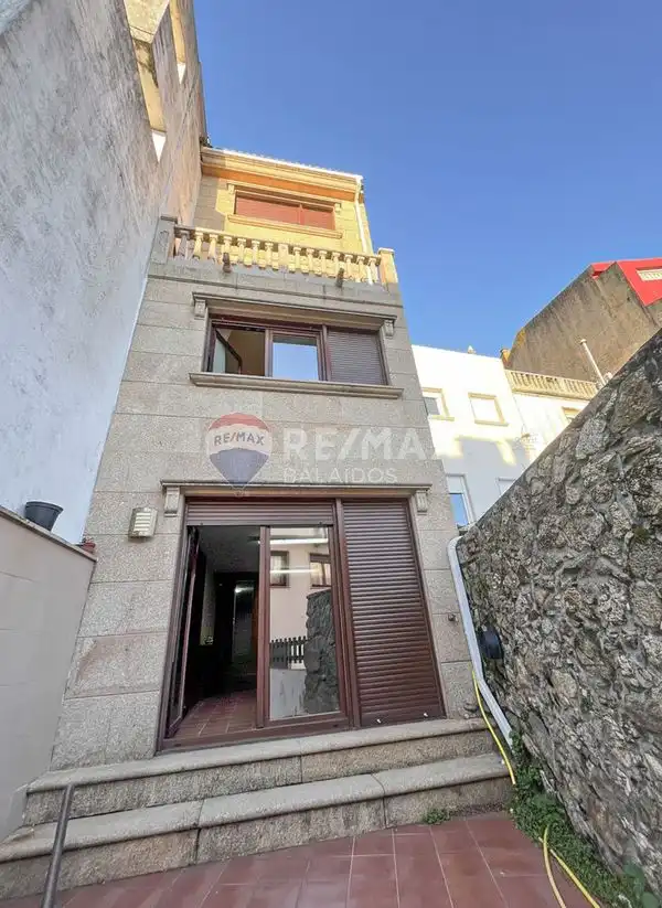 Vista exterior de Casa o xalet en venda en A Guarda   amb Calefacció, Jardí privat i Parquet