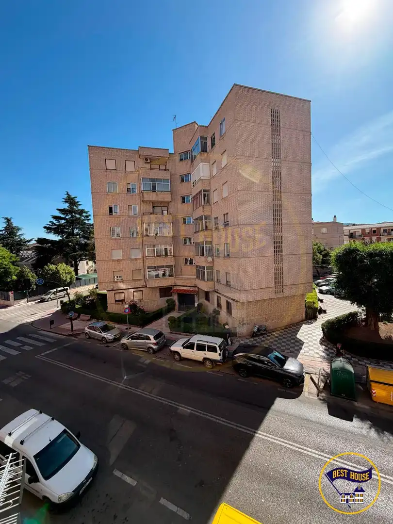 Vista exterior de Piso en venta en Cuenca con Calefacción, Amueblado y Balcón