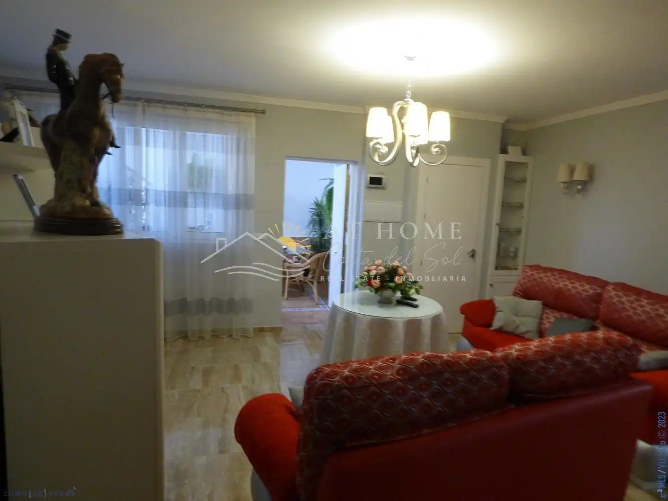 Sala de estar de Casa o chalet en venta en Nerja con Aire acondicionado, Calefacción y Jardín privado