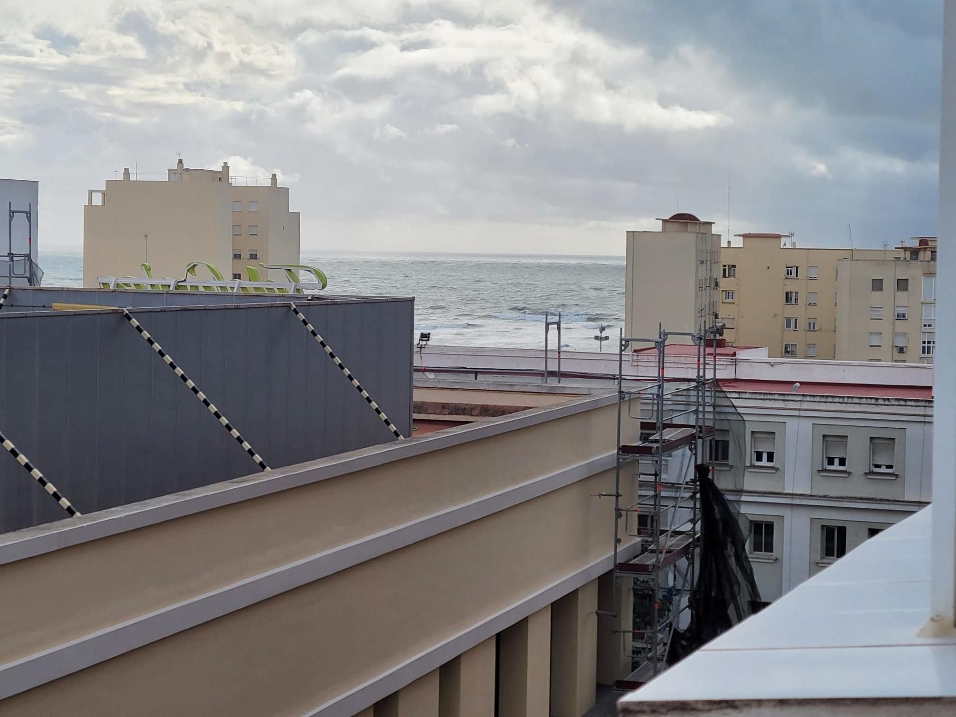 Vista exterior de Àtic en venda en  Cádiz Capital amb Aire condicionat, Calefacció i Terrassa