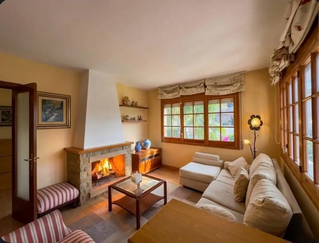 Sala de estar de Casa o chalet en venta en Lliçà d'Amunt con Aire acondicionado, Calefacción y Jardín privado