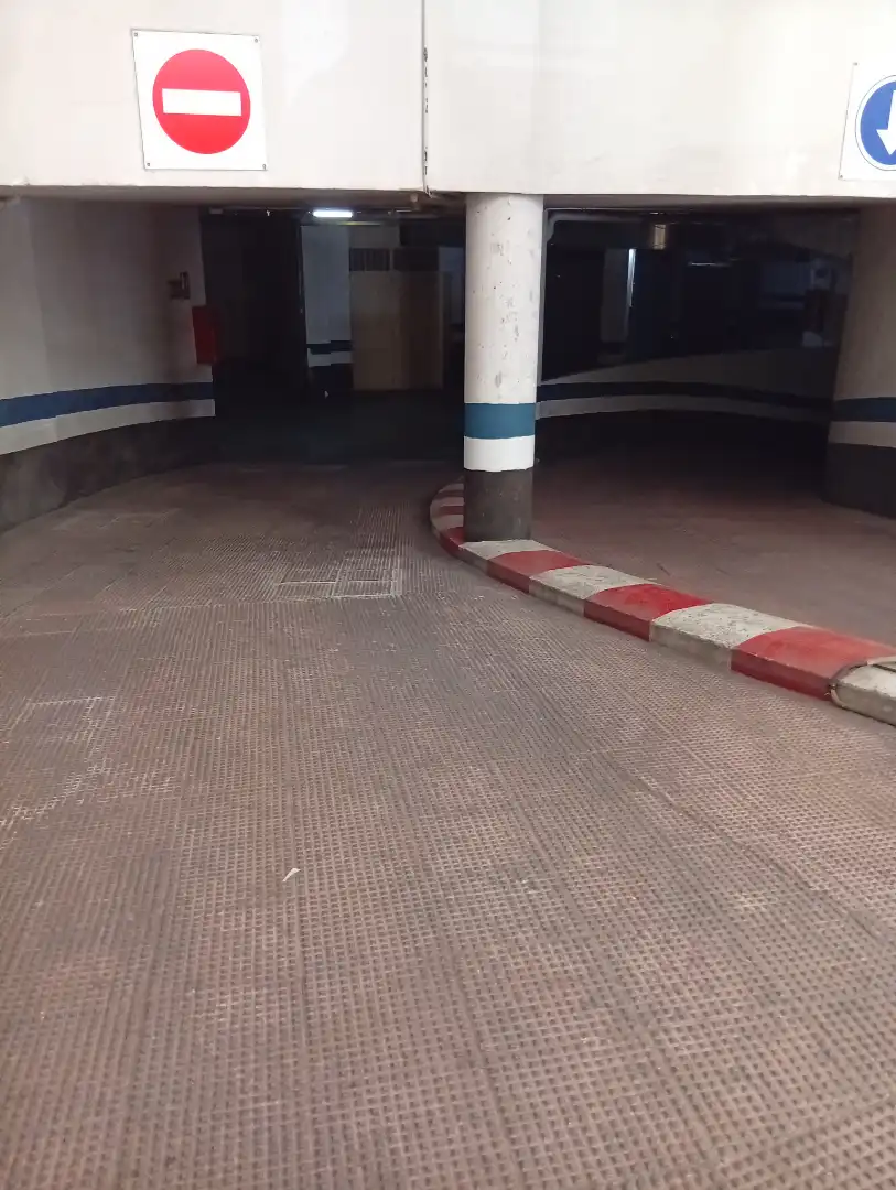 Aparcament amb ascensor en venda a Calle Pintor Manuel Maldonado 5, imagen 2