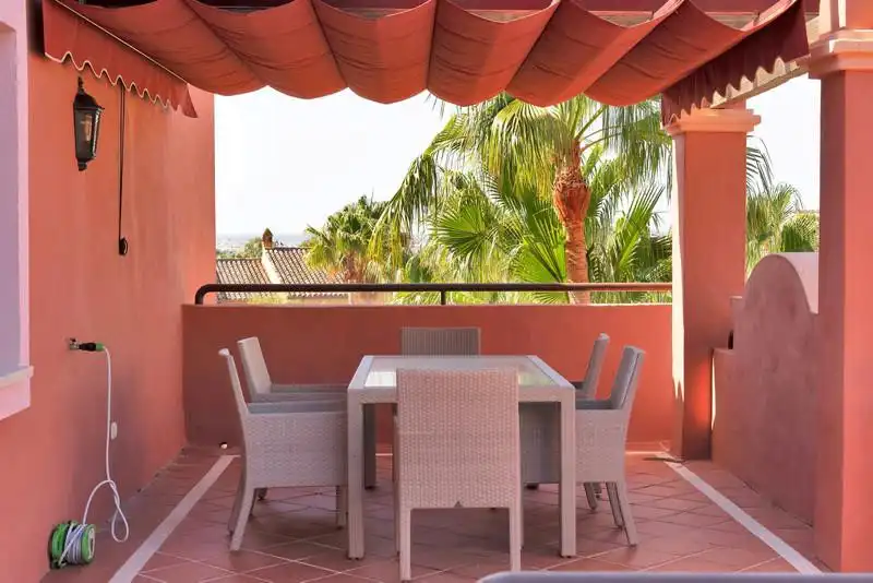 Terrasse von Dachboden zur Miete in Marbella mit Klimaanlage, Terrasse und Schwimmbad