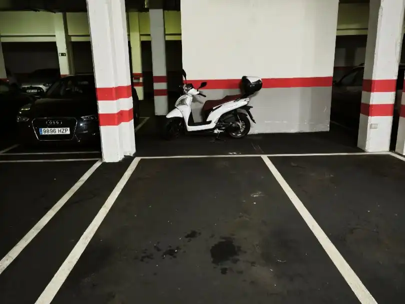 Parkplatz von Garage zur Miete in Oeste