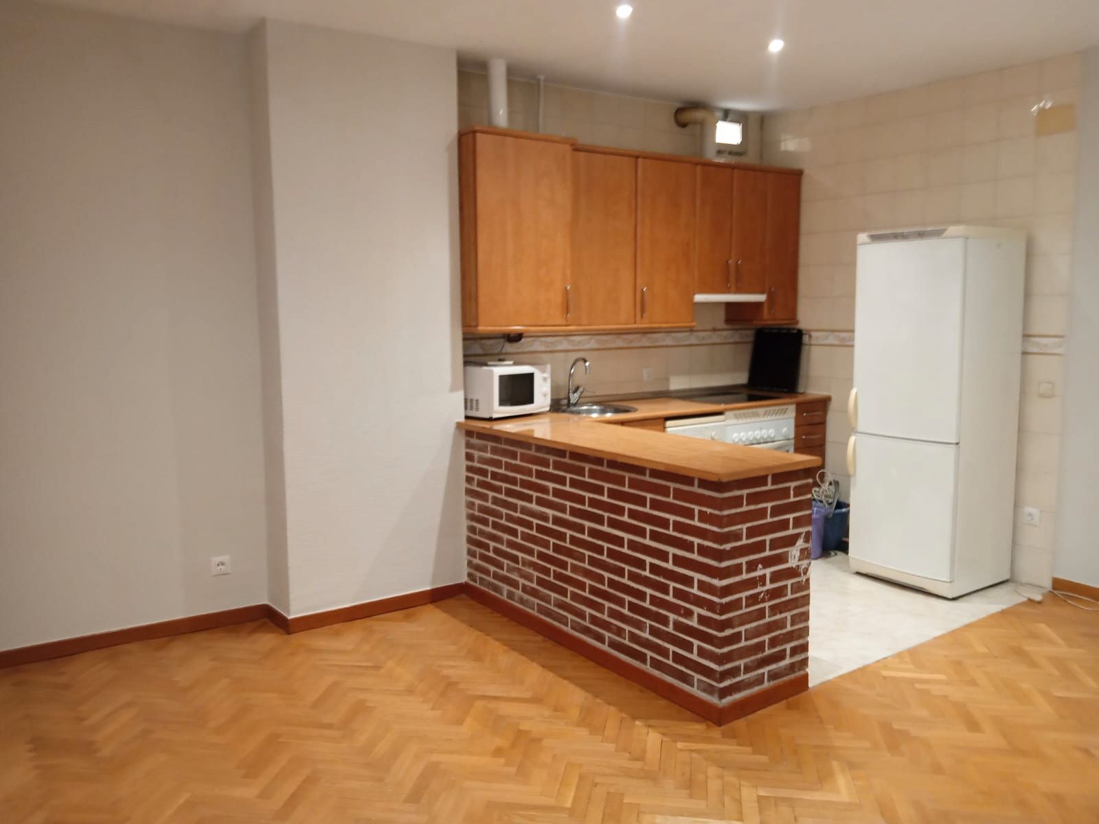 Kitchen of Flat to rent in  Madrid Capital  with Air Conditioner, Heating and Parquet flooring