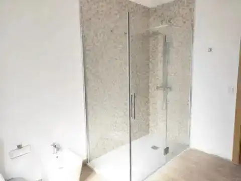 Badezimmer von Wohnung zur Miete in Muxía mit Privatgarten, Abstellraum und Möbliert