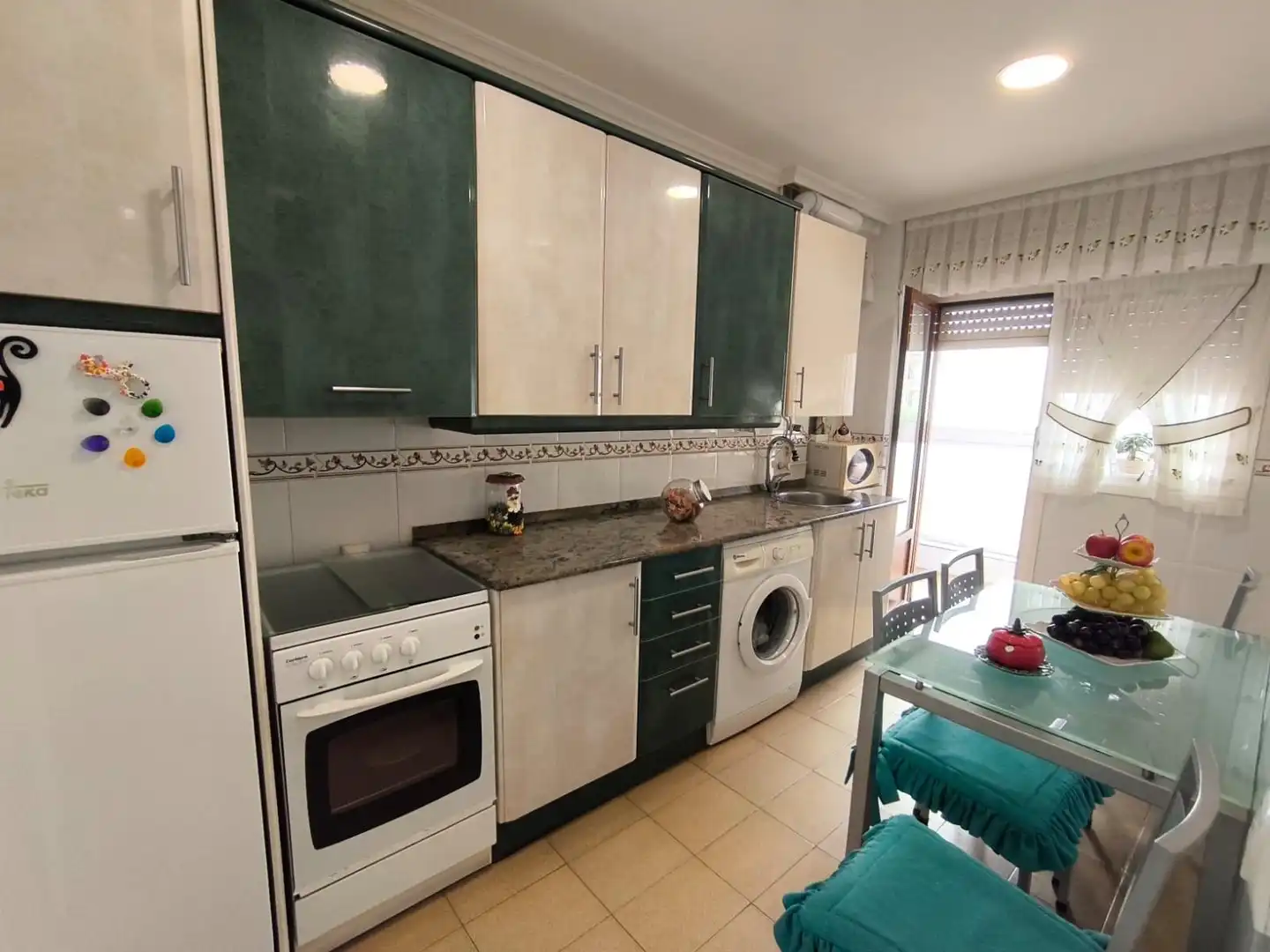 Cuina de Pis en venda en Torrelavega  amb Terrassa i Balcó