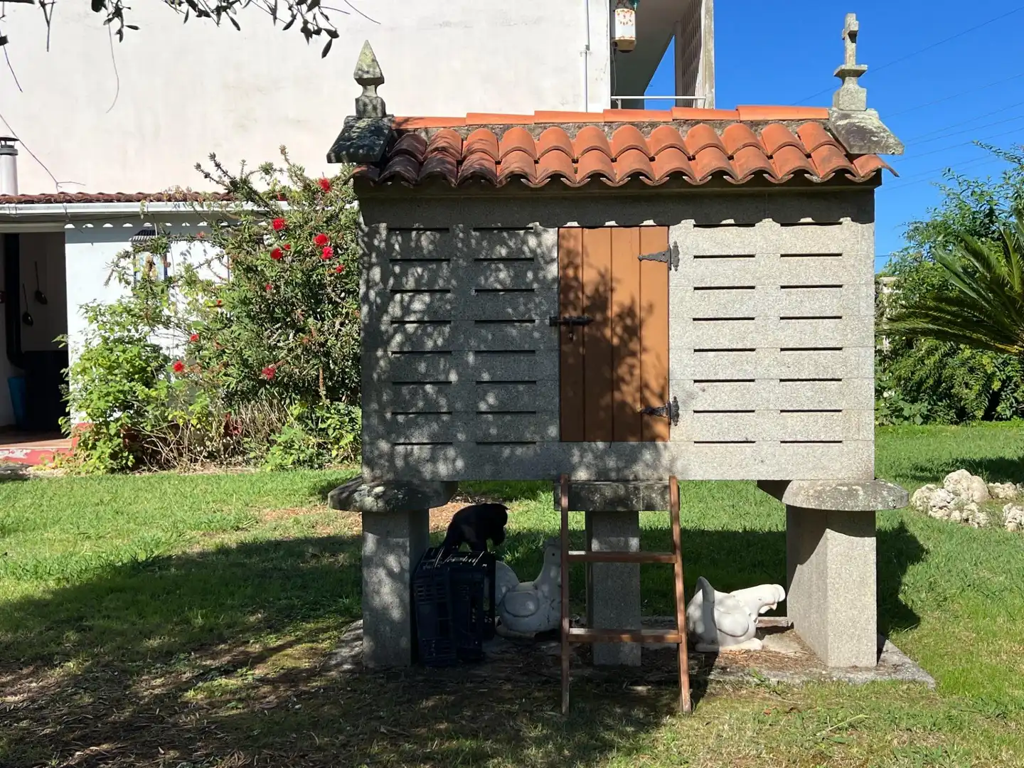 Garden of Houses for sale in Bergondo, A Coruña