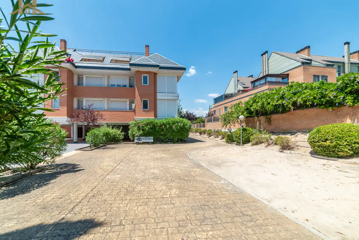 Vista exterior de Piso en venta en Las Rozas de Madrid