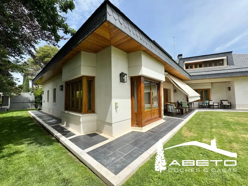 Vista exterior de Casa o chalet en venta en Madrid