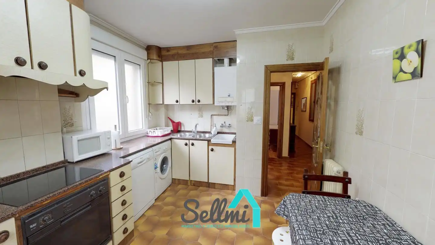 Kitchen of Flat for rent in Oviedo   with Heating, Parquet flooring and Furnished