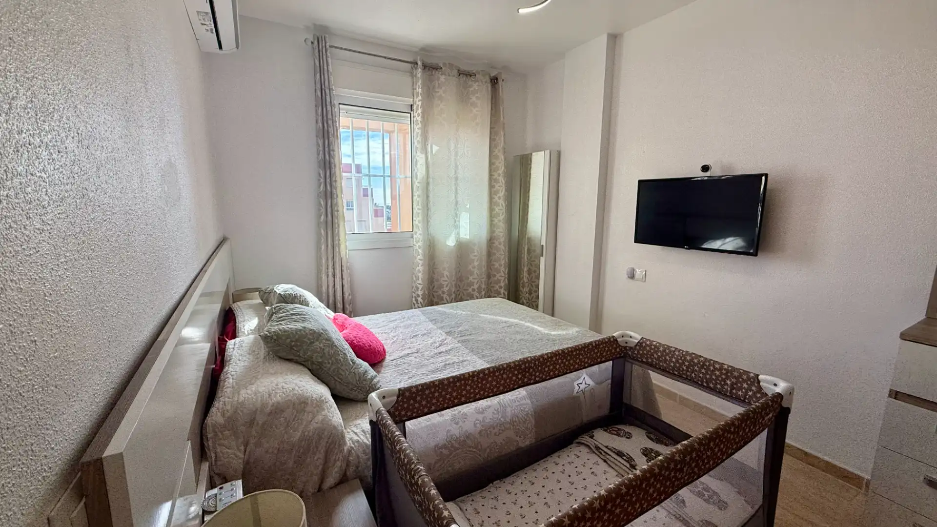 Habitación de Piso en venta en Roquetas de Mar con Terraza, Amueblado y Piscina comunitaria