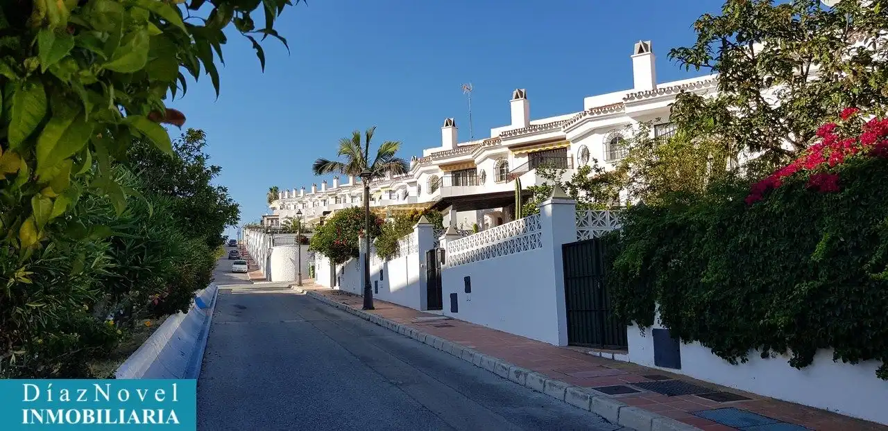 Exterior view of Single-family semi-detached for rent in Rincón de la Victoria  with Air Conditioner, Heating and Private garden