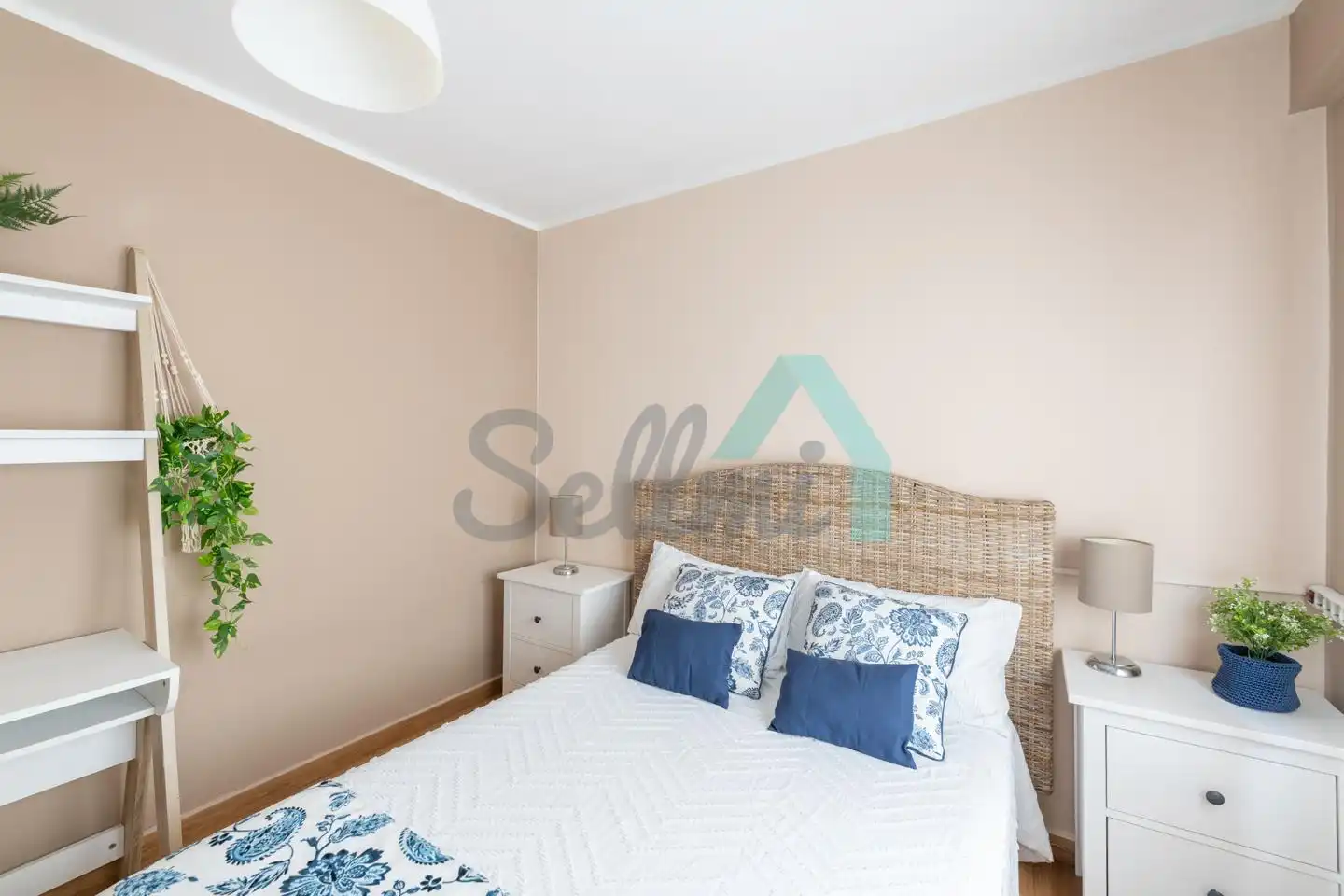Habitación de Piso en venta en Oviedo  con Calefacción