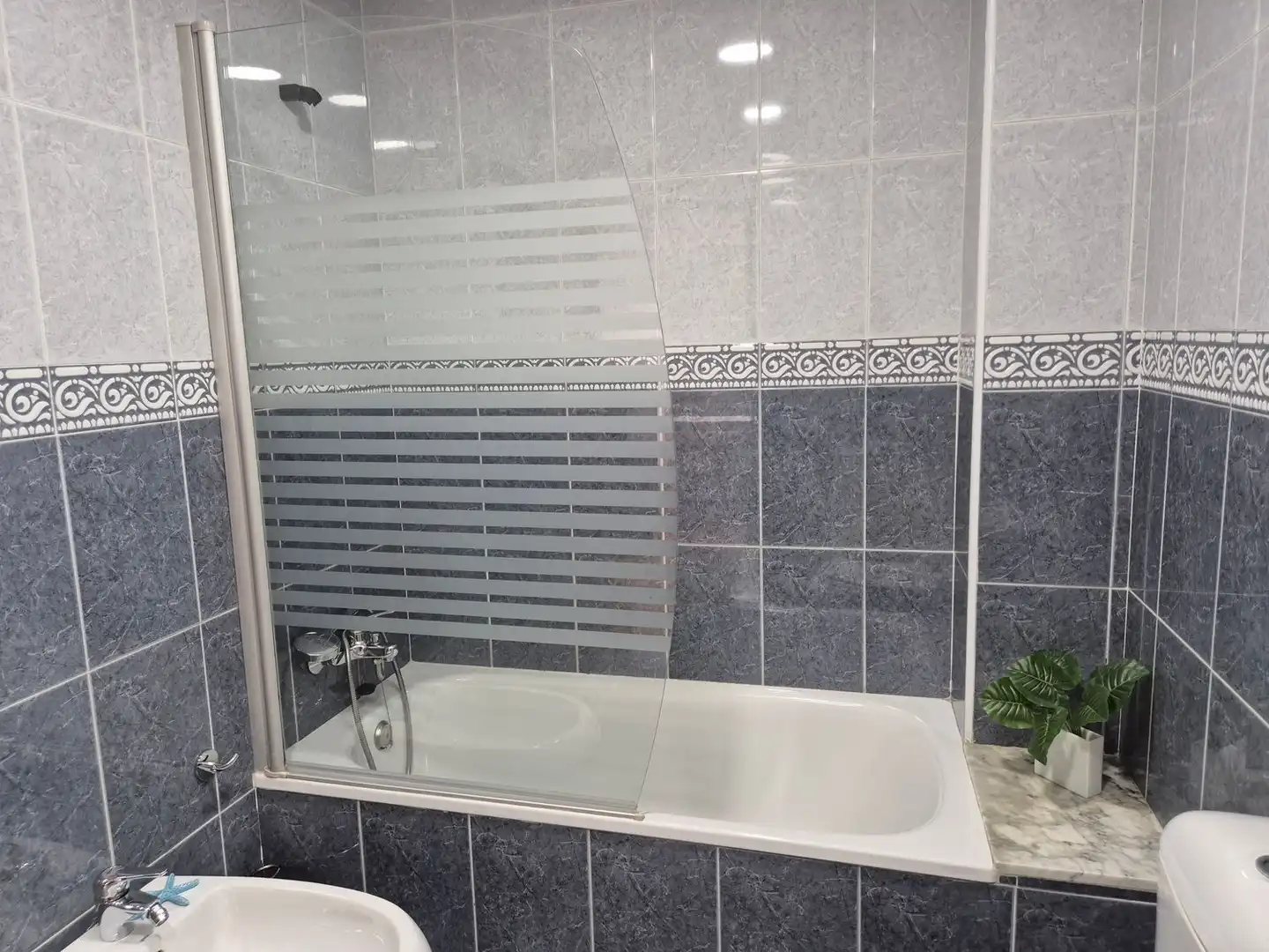 Badezimmer von Wohnung zum Verkauf in Gijón  mit Heizung, Abstellraum und Schwimmbad