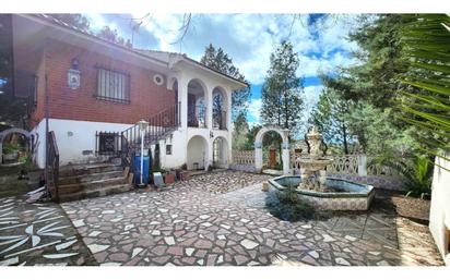 Exterior view of House or chalet for sale in Colmenar de Oreja  with Private garden