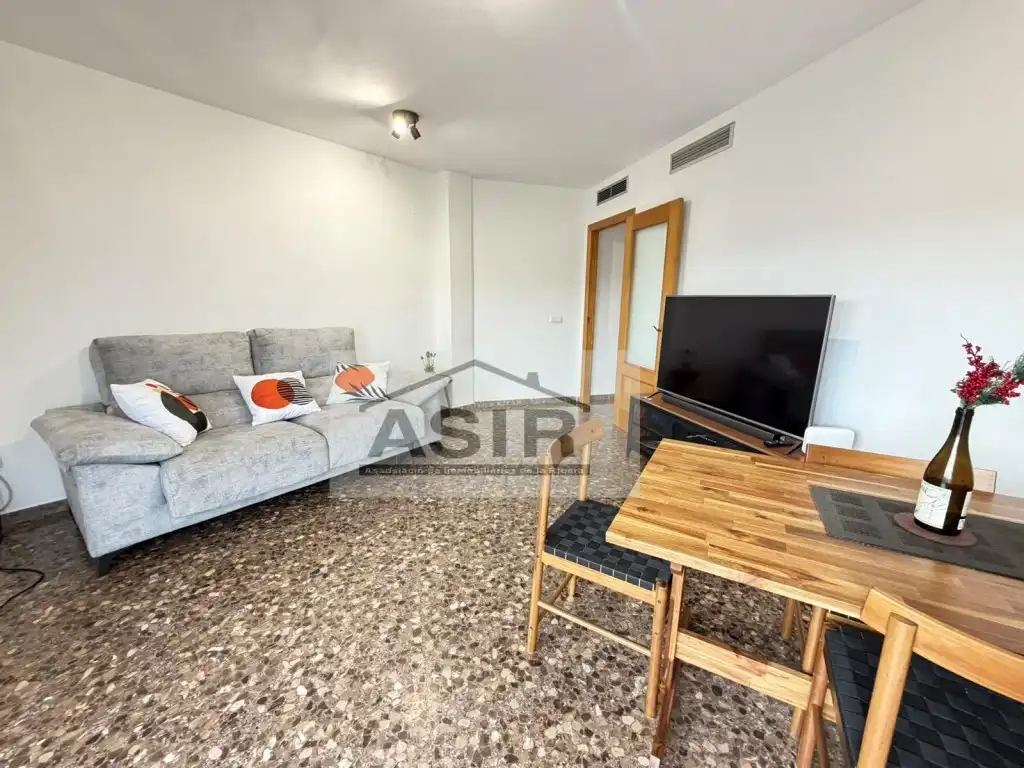 Flat with terrace for sale in Calle Clara Campoamor, imagen 3
