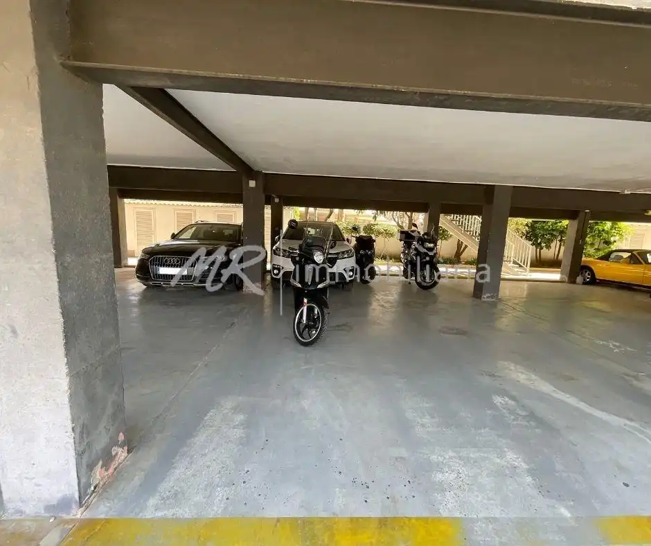 Aparcament de Àtic en venda en Gavà amb Aire condicionat, Calefacció i Jardí privat