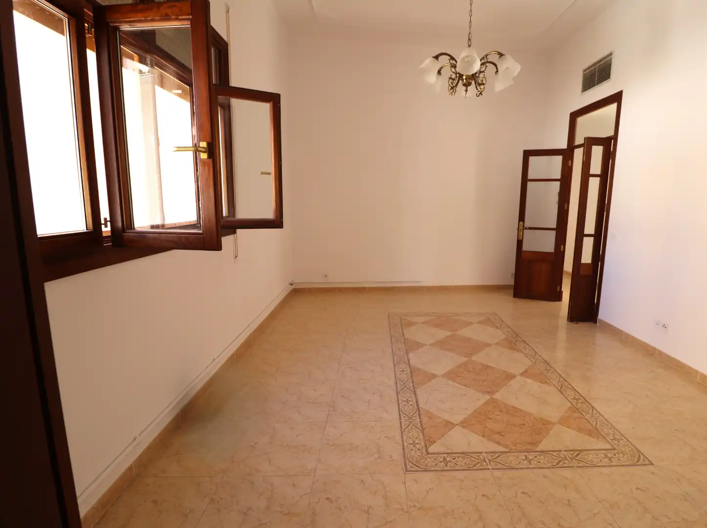 Wohnzimmer von Dachboden zum Verkauf in  Palma de Mallorca mit Klimaanlage, Terrasse und Ofen
