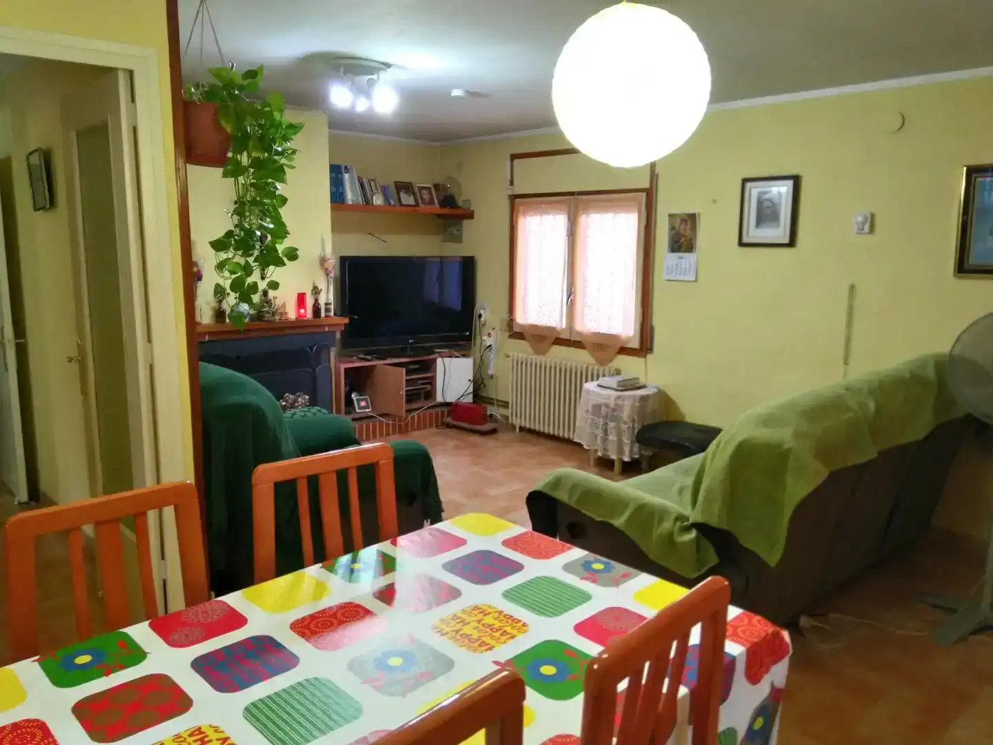 Sala d'estar de Pis en venda en La Bisbal del Penedès amb Aire condicionat, Jardí privat i Parquet