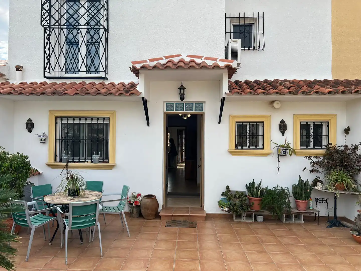 Vista exterior de Casa adosada en venta en La Nucia con Aire acondicionado, Jardín privado y Trastero