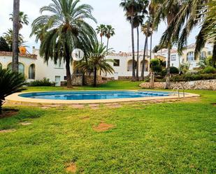 Jardí de Casa adosada en venda en Dénia amb Aire condicionat, Piscina i Piscina comunitària