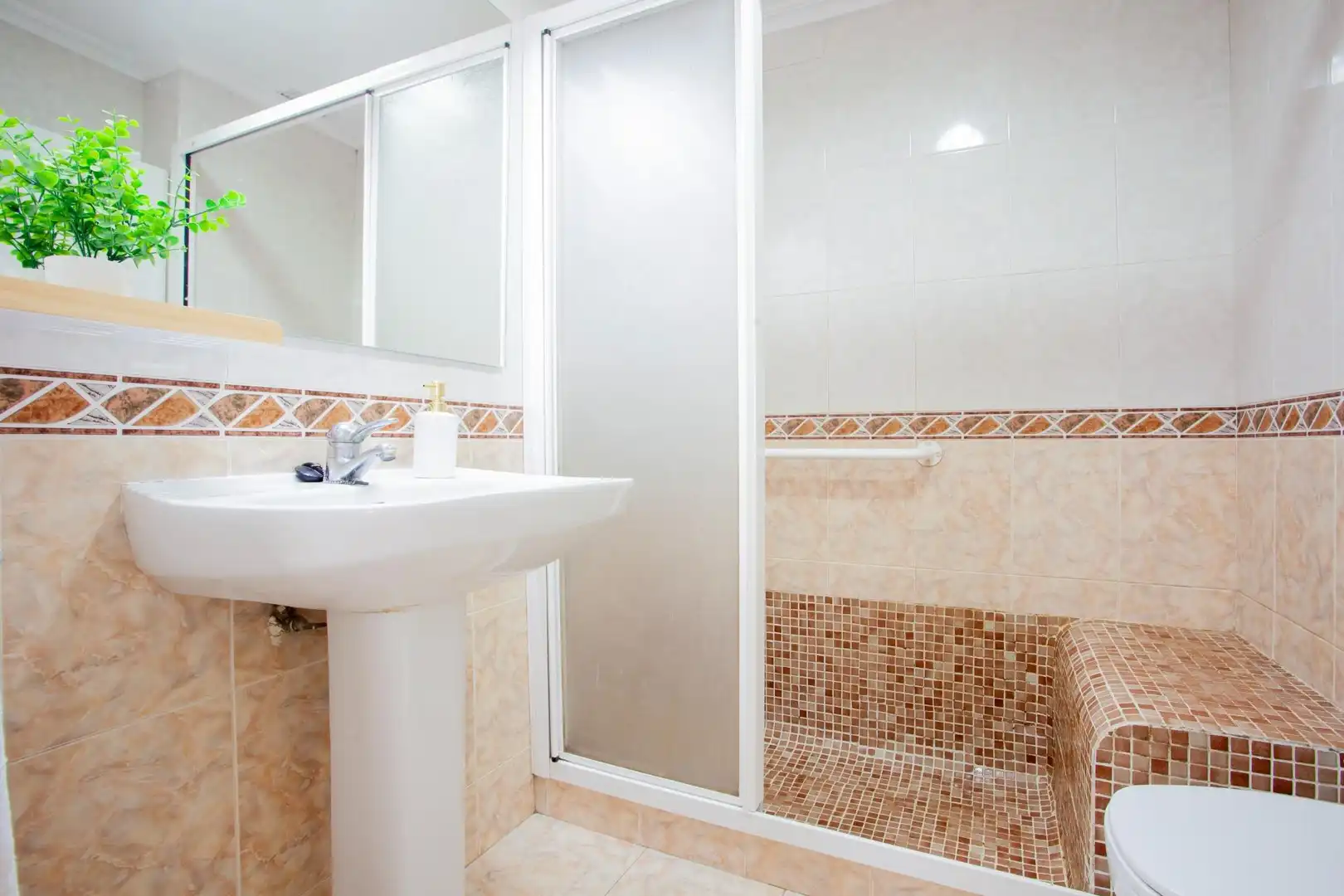 Baño de Piso en venta en Alicante / Alacant con Terraza y Balcón