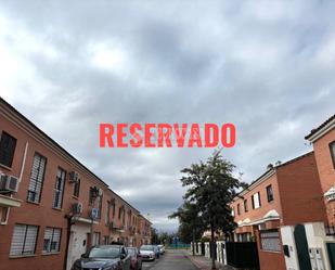 Vista exterior de Casa adosada en venda en Palomares del Río