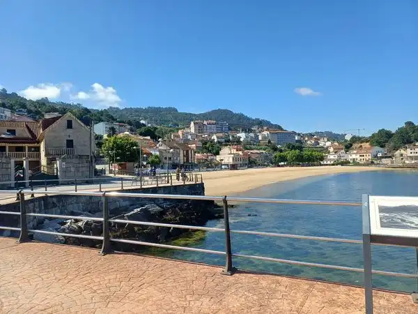 Vista exterior de Pis en venda en Redondela amb Calefacció, Parquet i Terrassa