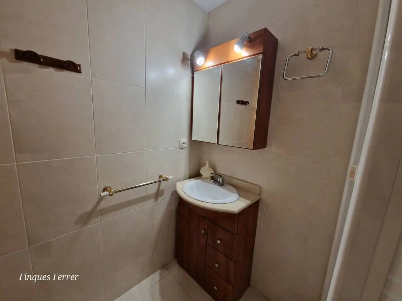Baño de Piso de alquiler en Cubelles con Aire acondicionado, Calefacción y Jardín privado