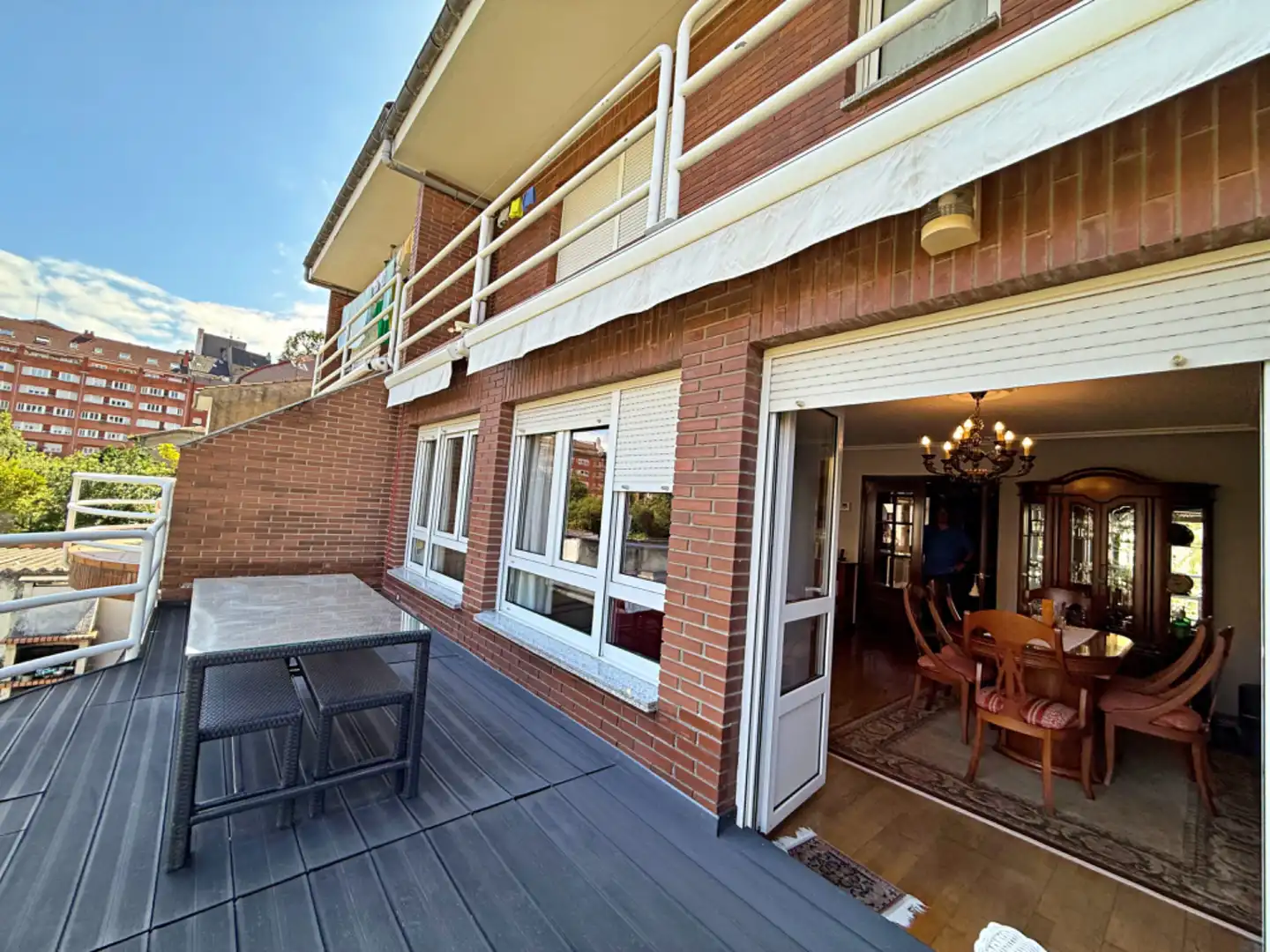 Vista exterior de Casa adosada en venta en Oviedo  con Calefacción, Jardín privado y Parquet