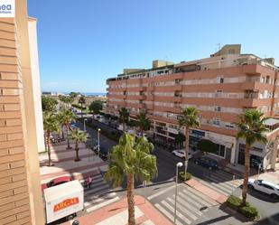 Vista exterior de Pis de lloguer en Roquetas de Mar amb Terrassa