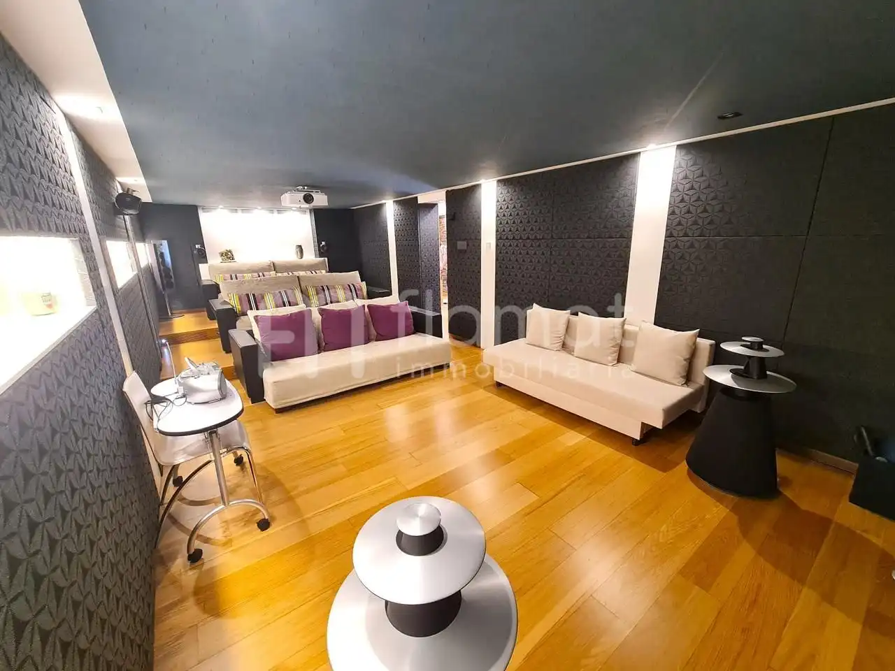 Sala d'estar de Casa o xalet en venda en Sabadell amb Piscina