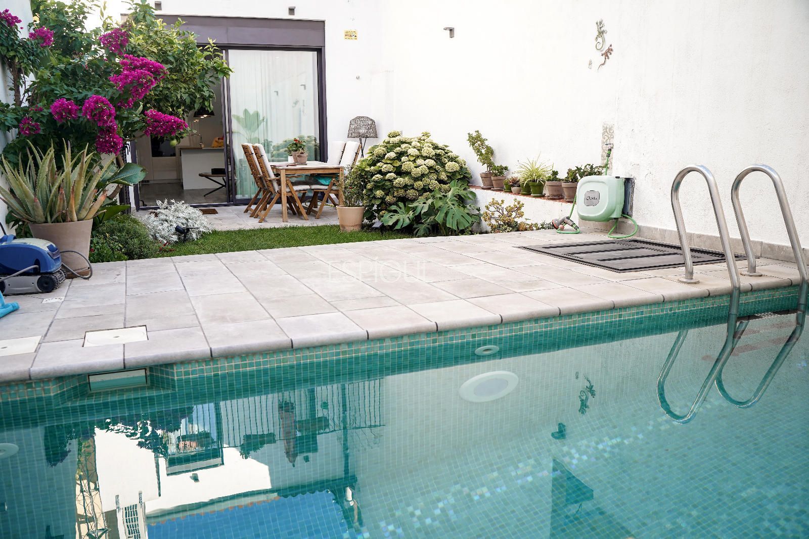 Piscina de Casa o xalet en venda en Mataró amb Aire condicionat, Calefacció i Jardí privat