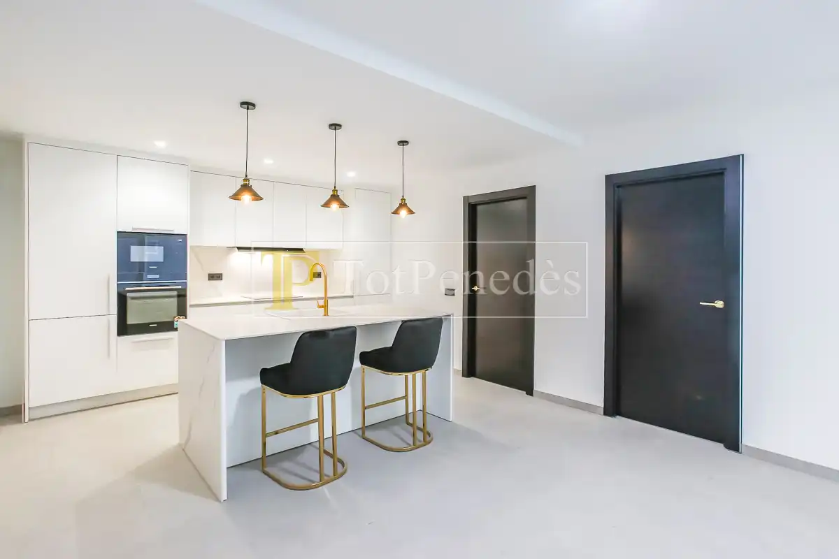 Cocina de Planta baja en venta en Vilanova i la Geltrú con Aire acondicionado y Calefacción