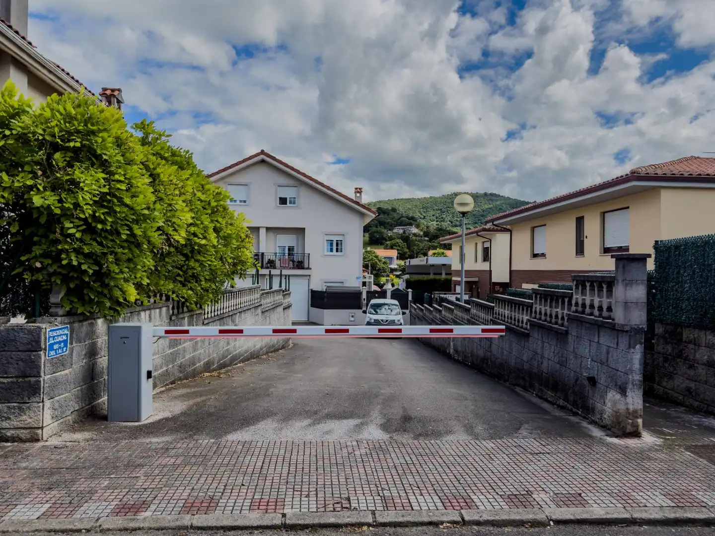 Vista exterior de Casa adosada en venda en Villaescusa (Cantabria) amb Calefacció i Parquet